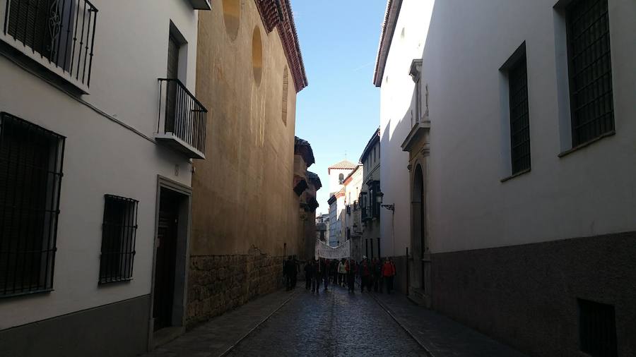 Un grupo de jóvenes de Beas de Granada encabeza una marcha para que no se olvide la senda que ha unido históricamente este municipio con la capital