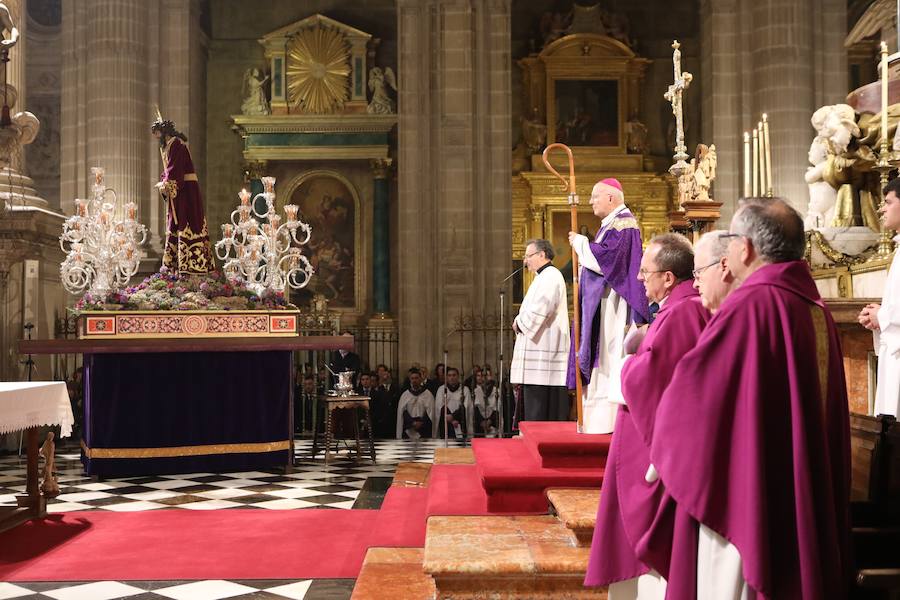 Entramos en Cuaresma, tiempo que nos llevará hasta el 18 de abril, Jueves Santo. Los actos del Miércoles de Ceniza tuvieron como protagonista el traslado de Jesús de la Piedad a la Catedral y posterior vía crucis, además de la imposición de la ceniza a los fieles por parte del obispo Amadeo Rodríguez Magro