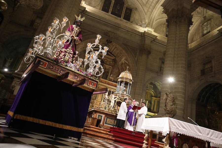 Entramos en Cuaresma, tiempo que nos llevará hasta el 18 de abril, Jueves Santo. Los actos del Miércoles de Ceniza tuvieron como protagonista el traslado de Jesús de la Piedad a la Catedral y posterior vía crucis, además de la imposición de la ceniza a los fieles por parte del obispo Amadeo Rodríguez Magro