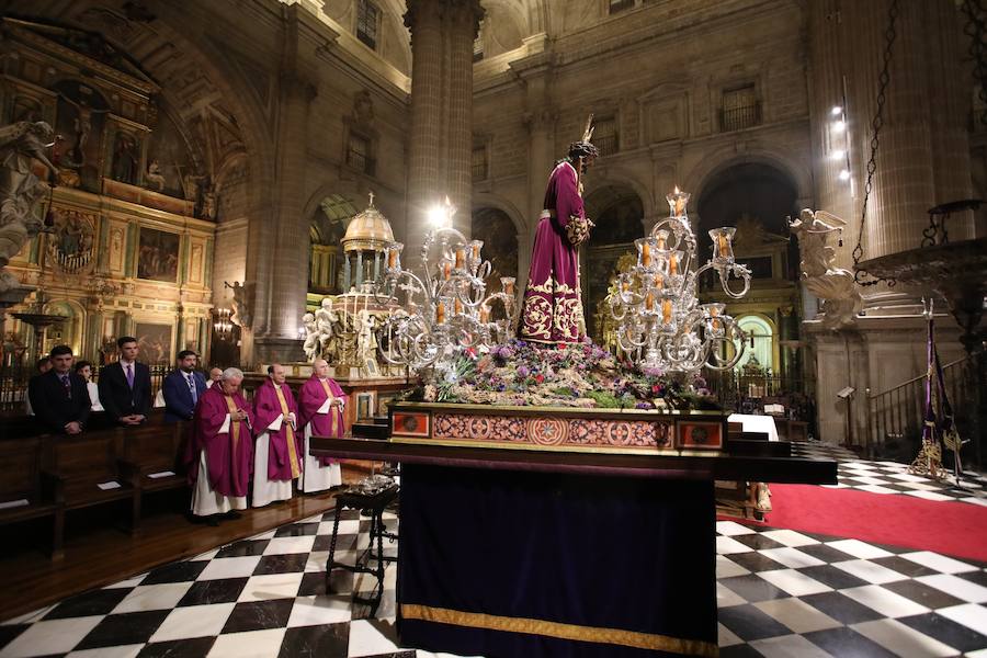 Entramos en Cuaresma, tiempo que nos llevará hasta el 18 de abril, Jueves Santo. Los actos del Miércoles de Ceniza tuvieron como protagonista el traslado de Jesús de la Piedad a la Catedral y posterior vía crucis, además de la imposición de la ceniza a los fieles por parte del obispo Amadeo Rodríguez Magro