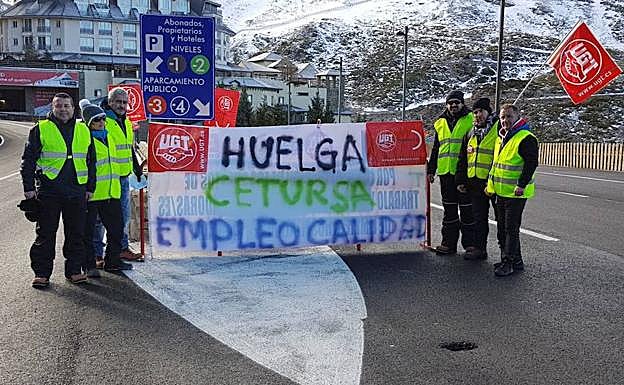 Una reciente protesta laboral de personal de Cetursa.
