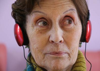 Imagen secundaria 1 - La razón por la que deberías dejar por escrito cuáles son tus canciones favoritas