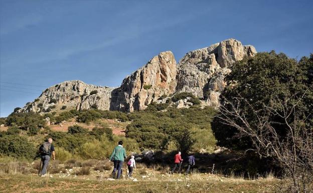 Imagen. Este exótico paseo recorre la comarca de Guadix con parada en un castillo, cruzando terreno troglodita y un atardecer impresionante para rematar.