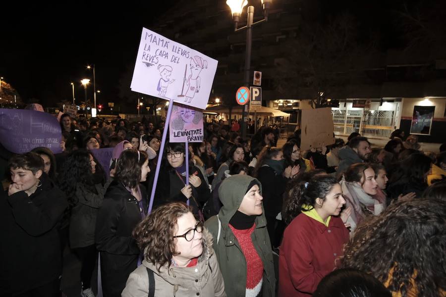 Fotos: Primera ‘marea violeta’ en Granada