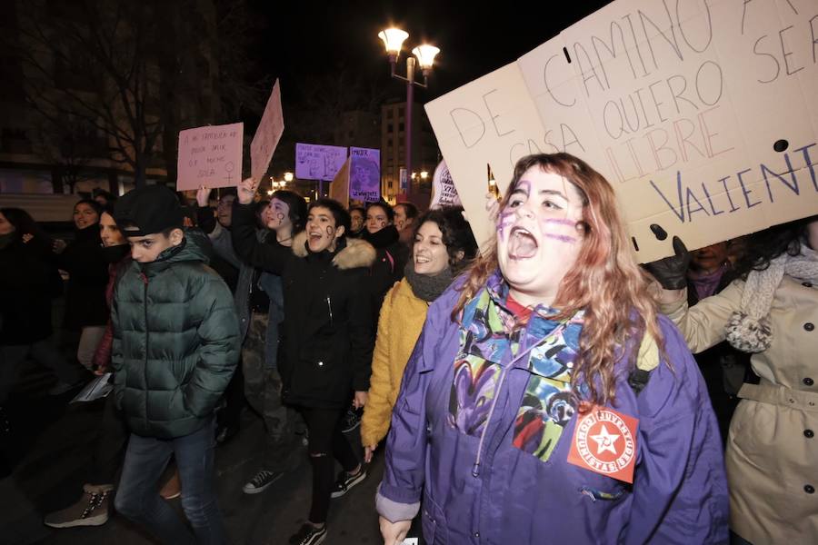 Fotos: Primera ‘marea violeta’ en Granada