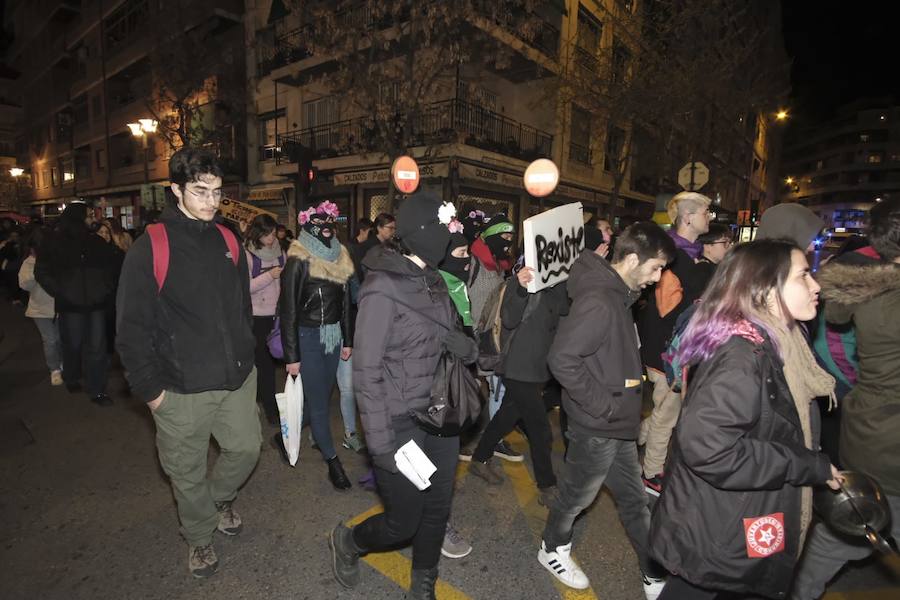 Fotos: Primera ‘marea violeta’ en Granada