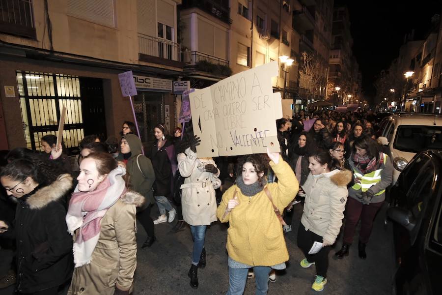 Fotos: Primera ‘marea violeta’ en Granada