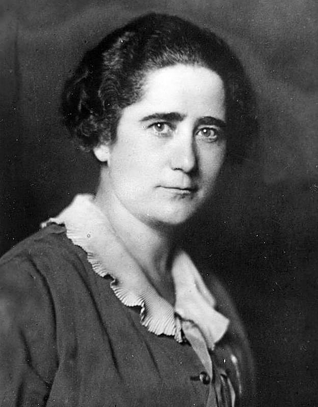 Retrato de Clara Campoamor, abogada, escritora y política española.