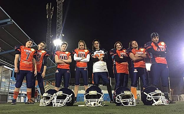 Las jugadoras del Granada Lions posan al final de un entrenamiento.
