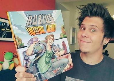 Imagen secundaria 1 - Tres trabajos representativos de las artistas granadinas: 'Millenium Saga'(Belén Ortega), 'Virtual Hero' (Lolita Aldea) y 'Chan-Prin' (Xian Nu Studio) 