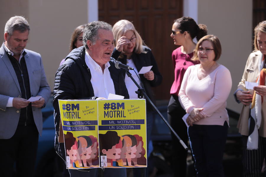 Hoy en la plaza de España se ha leído un manifiesto y la alcaldesa y concejales han citado textos de personalidades reconocidas 