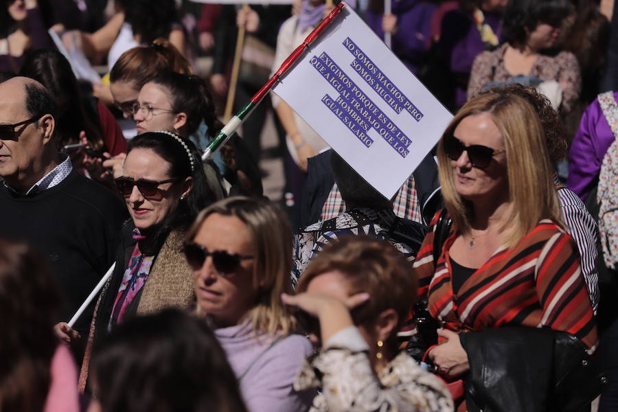 Hoy en la plaza de España se ha leído un manifiesto y la alcaldesa y concejales han citado textos de personalidades reconocidas 