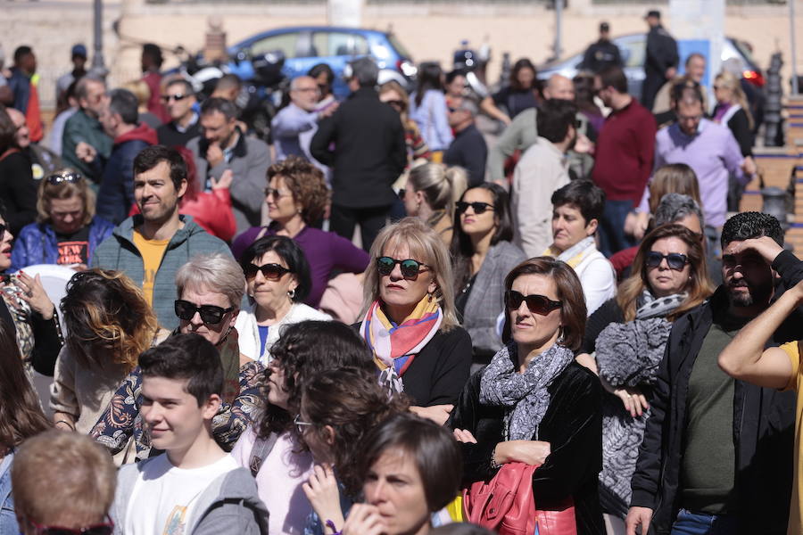 Hoy en la plaza de España se ha leído un manifiesto y la alcaldesa y concejales han citado textos de personalidades reconocidas 