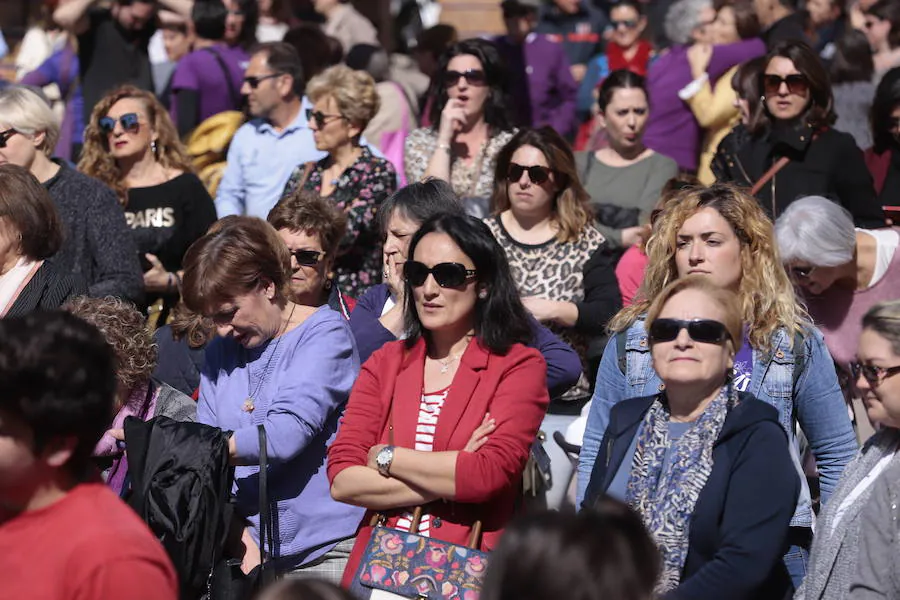 Hoy en la plaza de España se ha leído un manifiesto y la alcaldesa y concejales han citado textos de personalidades reconocidas 