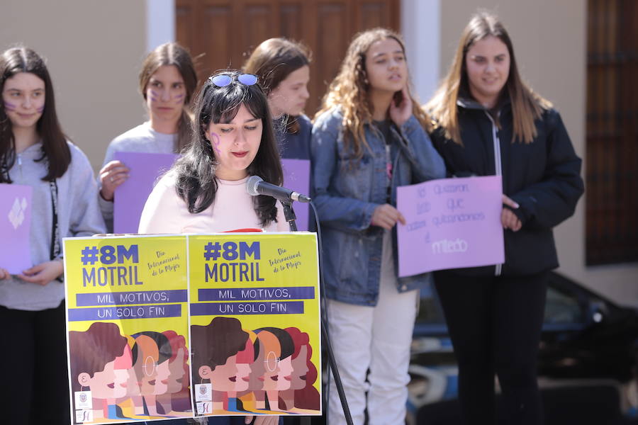 Hoy en la plaza de España se ha leído un manifiesto y la alcaldesa y concejales han citado textos de personalidades reconocidas 