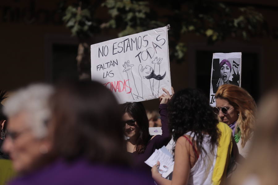 Hoy en la plaza de España se ha leído un manifiesto y la alcaldesa y concejales han citado textos de personalidades reconocidas 