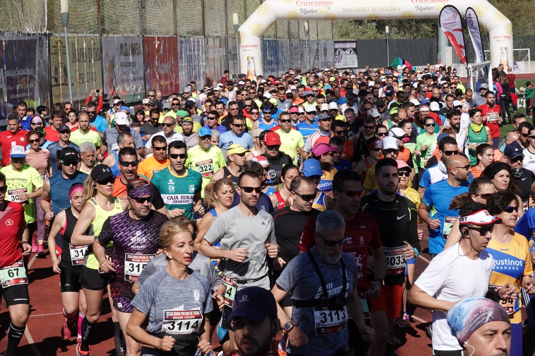 La salida de la carrera fue espectacular, al más propio estilo de las grandes maratones, con todos los participantes agrupados. Al final, caras felices en los podios para los ganadores, segundos y teceros clasificados. Y premio para la más veterana corredoras en acabar la prueba.