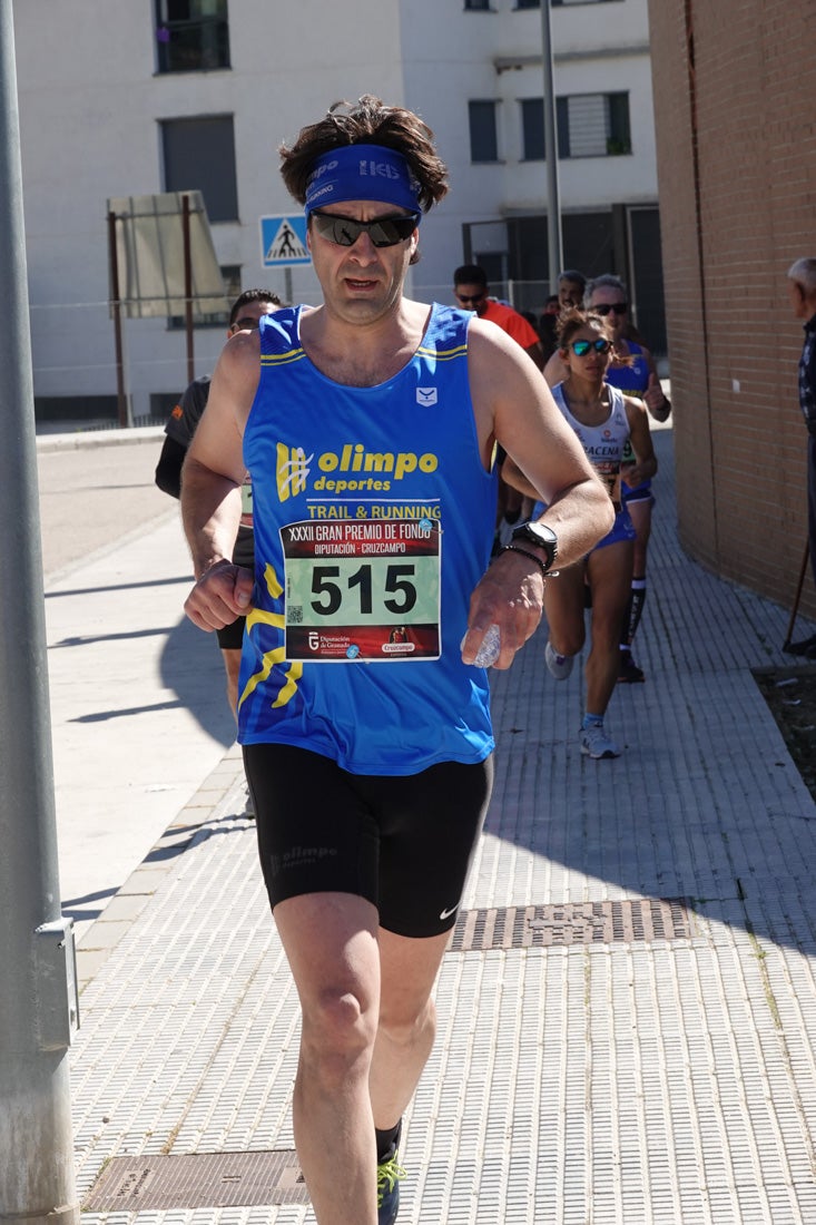 A algunos participantes parece que los 10 kilómetros del reccorido de la prueba de fondo de Loja se les hace leve a tenor de sus sonrisas y buen rollo. Otros en cambio parecen sufrir más o simplemente se concentran para disfrutar de la carrera.