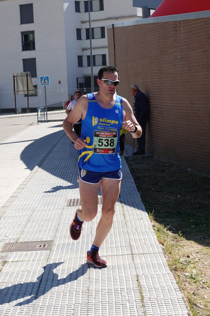 A algunos participantes parece que los 10 kilómetros del reccorido de la prueba de fondo de Loja se les hace leve a tenor de sus sonrisas y buen rollo. Otros en cambio parecen sufrir más o simplemente se concentran para disfrutar de la carrera.