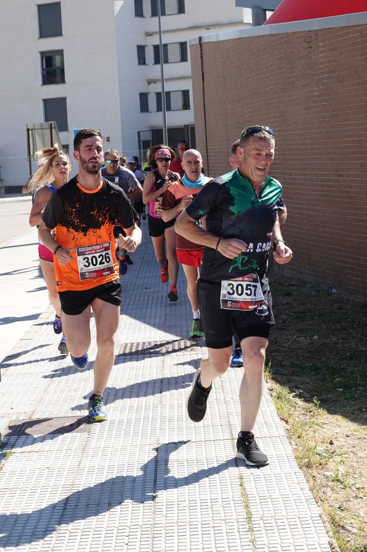 A algunos participantes parece que los 10 kilómetros del reccorido de la prueba de fondo de Loja se les hace leve a tenor de sus sonrisas y buen rollo. Otros en cambio parecen sufrir más o simplemente se concentran para disfrutar de la carrera.