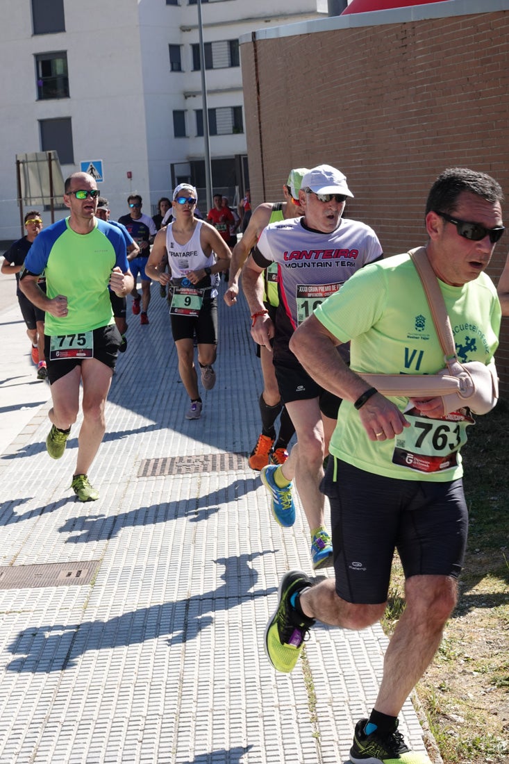 A algunos participantes parece que los 10 kilómetros del reccorido de la prueba de fondo de Loja se les hace leve a tenor de sus sonrisas y buen rollo. Otros en cambio parecen sufrir más o simplemente se concentran para disfrutar de la carrera.