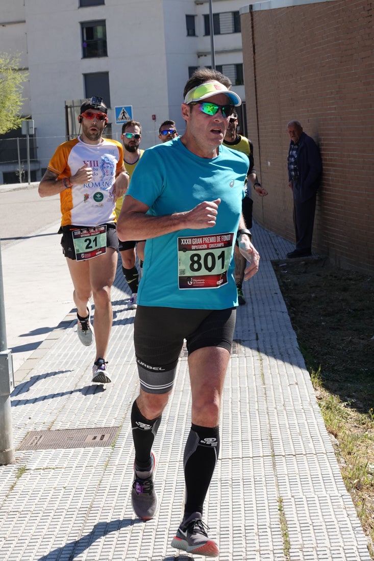 A algunos participantes parece que los 10 kilómetros del reccorido de la prueba de fondo de Loja se les hace leve a tenor de sus sonrisas y buen rollo. Otros en cambio parecen sufrir más o simplemente se concentran para disfrutar de la carrera.