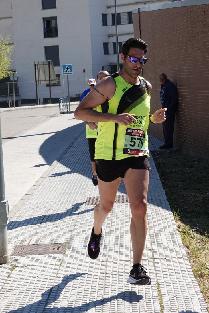 A algunos participantes parece que los 10 kilómetros del reccorido de la prueba de fondo de Loja se les hace leve a tenor de sus sonrisas y buen rollo. Otros en cambio parecen sufrir más o simplemente se concentran para disfrutar de la carrera.