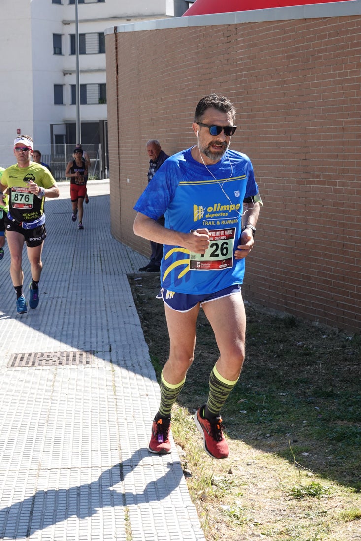 A algunos participantes parece que los 10 kilómetros del reccorido de la prueba de fondo de Loja se les hace leve a tenor de sus sonrisas y buen rollo. Otros en cambio parecen sufrir más o simplemente se concentran para disfrutar de la carrera.