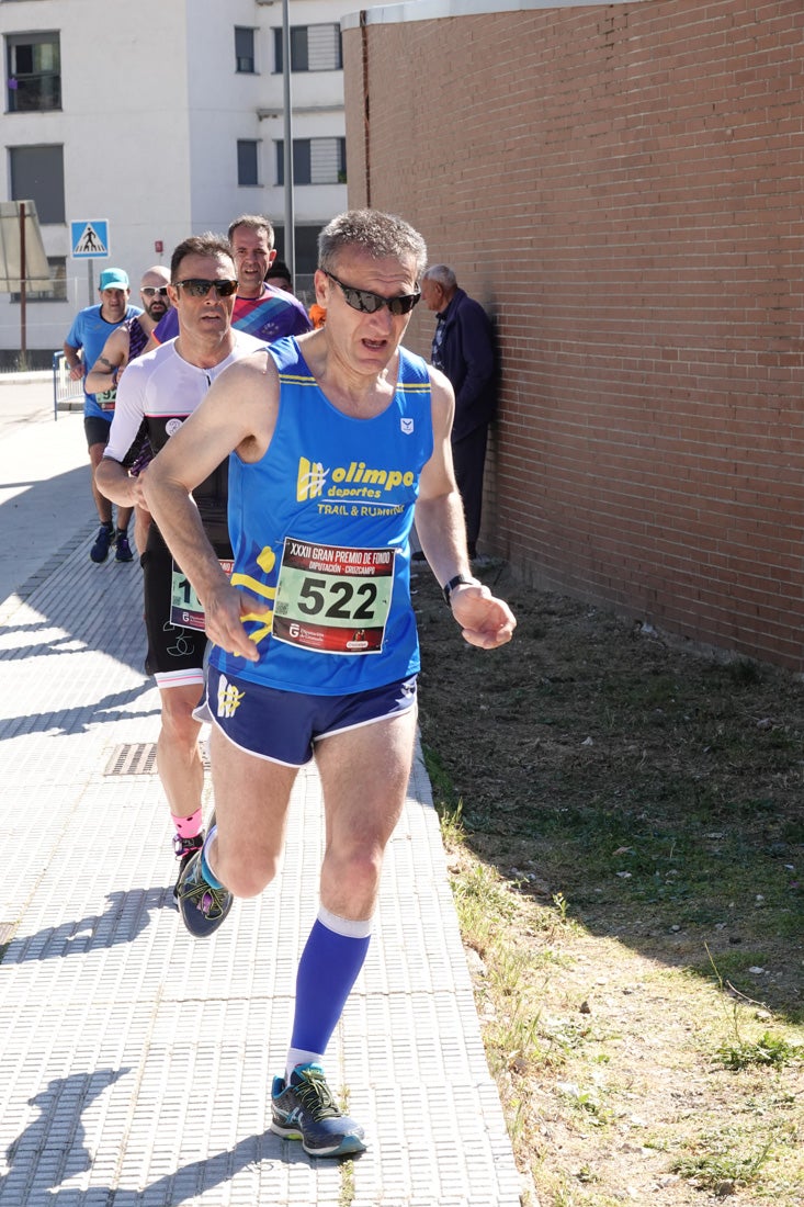 A algunos participantes parece que los 10 kilómetros del reccorido de la prueba de fondo de Loja se les hace leve a tenor de sus sonrisas y buen rollo. Otros en cambio parecen sufrir más o simplemente se concentran para disfrutar de la carrera.