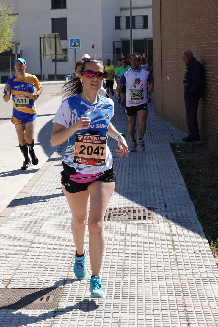 A algunos participantes parece que los 10 kilómetros del reccorido de la prueba de fondo de Loja se les hace leve a tenor de sus sonrisas y buen rollo. Otros en cambio parecen sufrir más o simplemente se concentran para disfrutar de la carrera.