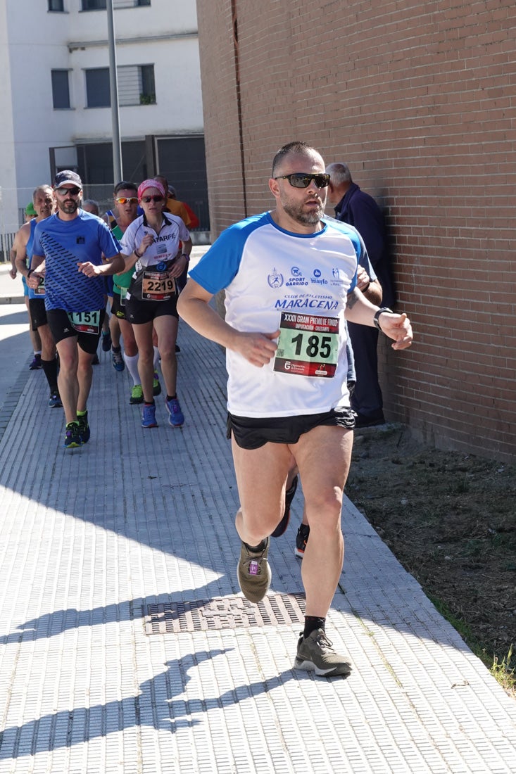 A algunos participantes parece que los 10 kilómetros del reccorido de la prueba de fondo de Loja se les hace leve a tenor de sus sonrisas y buen rollo. Otros en cambio parecen sufrir más o simplemente se concentran para disfrutar de la carrera.