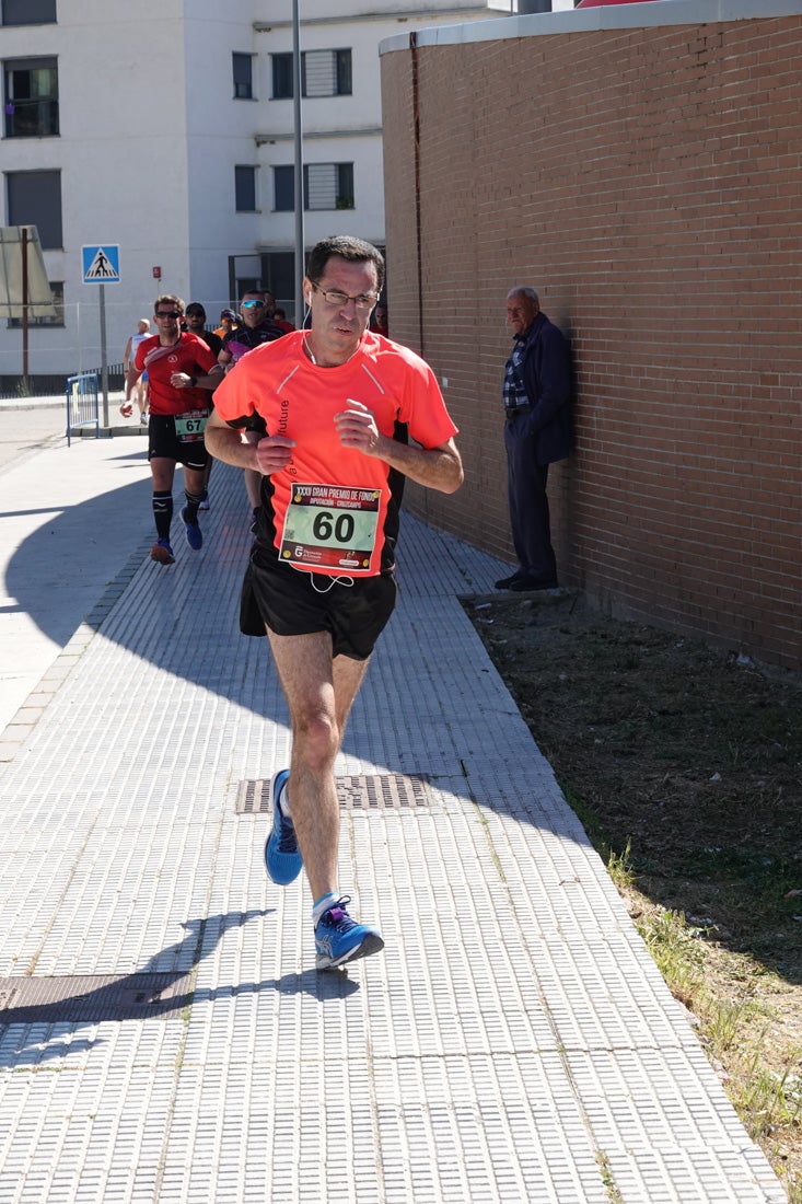 A algunos participantes parece que los 10 kilómetros del reccorido de la prueba de fondo de Loja se les hace leve a tenor de sus sonrisas y buen rollo. Otros en cambio parecen sufrir más o simplemente se concentran para disfrutar de la carrera.