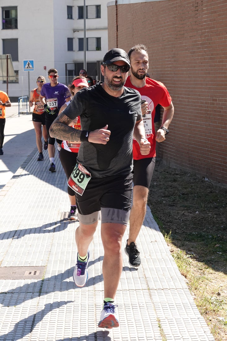 A algunos participantes parece que los 10 kilómetros del reccorido de la prueba de fondo de Loja se les hace leve a tenor de sus sonrisas y buen rollo. Otros en cambio parecen sufrir más o simplemente se concentran para disfrutar de la carrera.