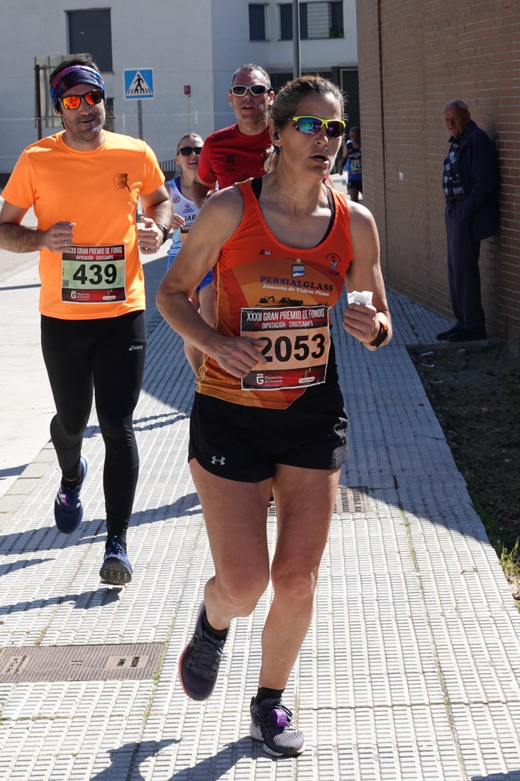 A algunos participantes parece que los 10 kilómetros del reccorido de la prueba de fondo de Loja se les hace leve a tenor de sus sonrisas y buen rollo. Otros en cambio parecen sufrir más o simplemente se concentran para disfrutar de la carrera.