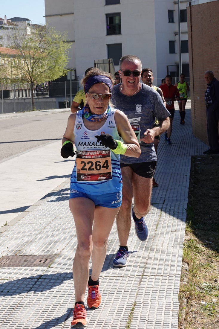 A algunos participantes parece que los 10 kilómetros del reccorido de la prueba de fondo de Loja se les hace leve a tenor de sus sonrisas y buen rollo. Otros en cambio parecen sufrir más o simplemente se concentran para disfrutar de la carrera.