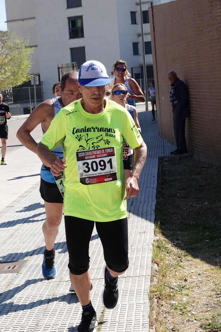 A algunos participantes parece que los 10 kilómetros del reccorido de la prueba de fondo de Loja se les hace leve a tenor de sus sonrisas y buen rollo. Otros en cambio parecen sufrir más o simplemente se concentran para disfrutar de la carrera.