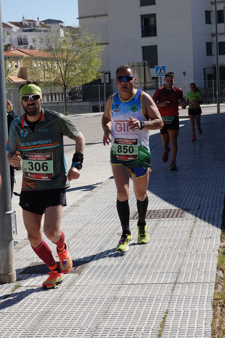 A algunos participantes parece que los 10 kilómetros del reccorido de la prueba de fondo de Loja se les hace leve a tenor de sus sonrisas y buen rollo. Otros en cambio parecen sufrir más o simplemente se concentran para disfrutar de la carrera.