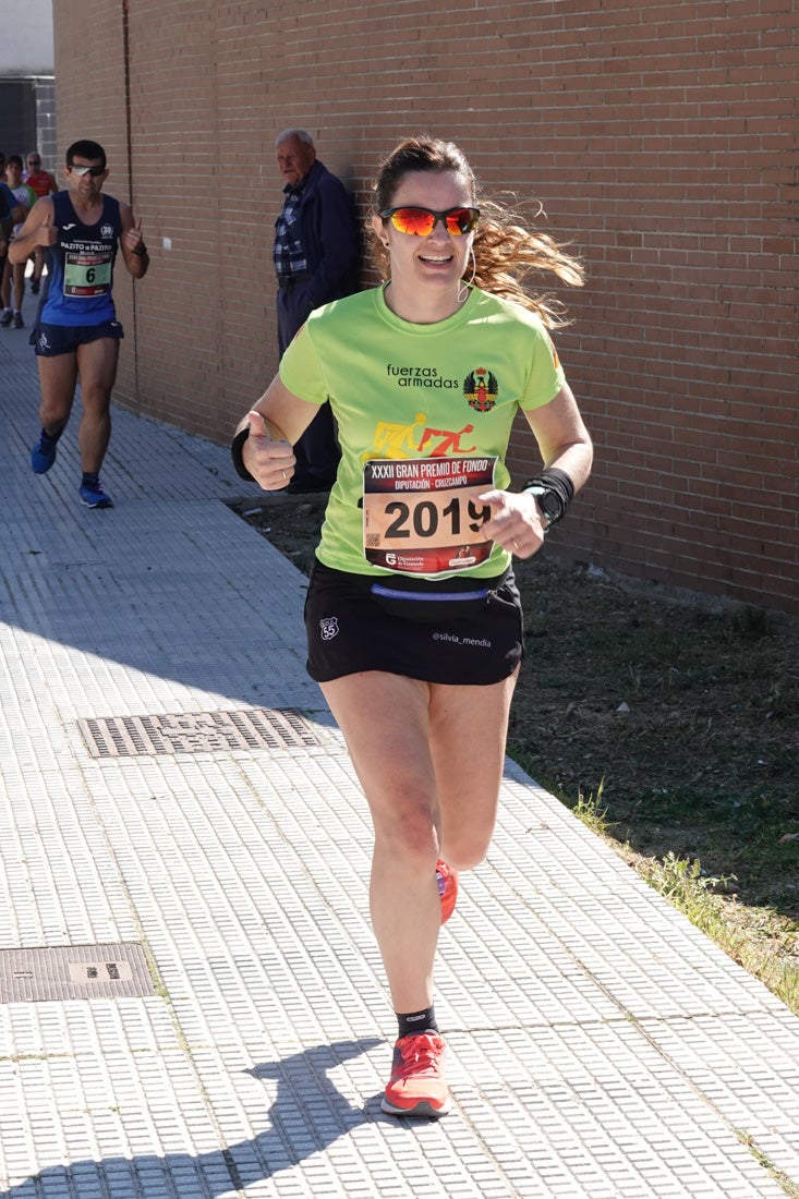 A algunos participantes parece que los 10 kilómetros del reccorido de la prueba de fondo de Loja se les hace leve a tenor de sus sonrisas y buen rollo. Otros en cambio parecen sufrir más o simplemente se concentran para disfrutar de la carrera.