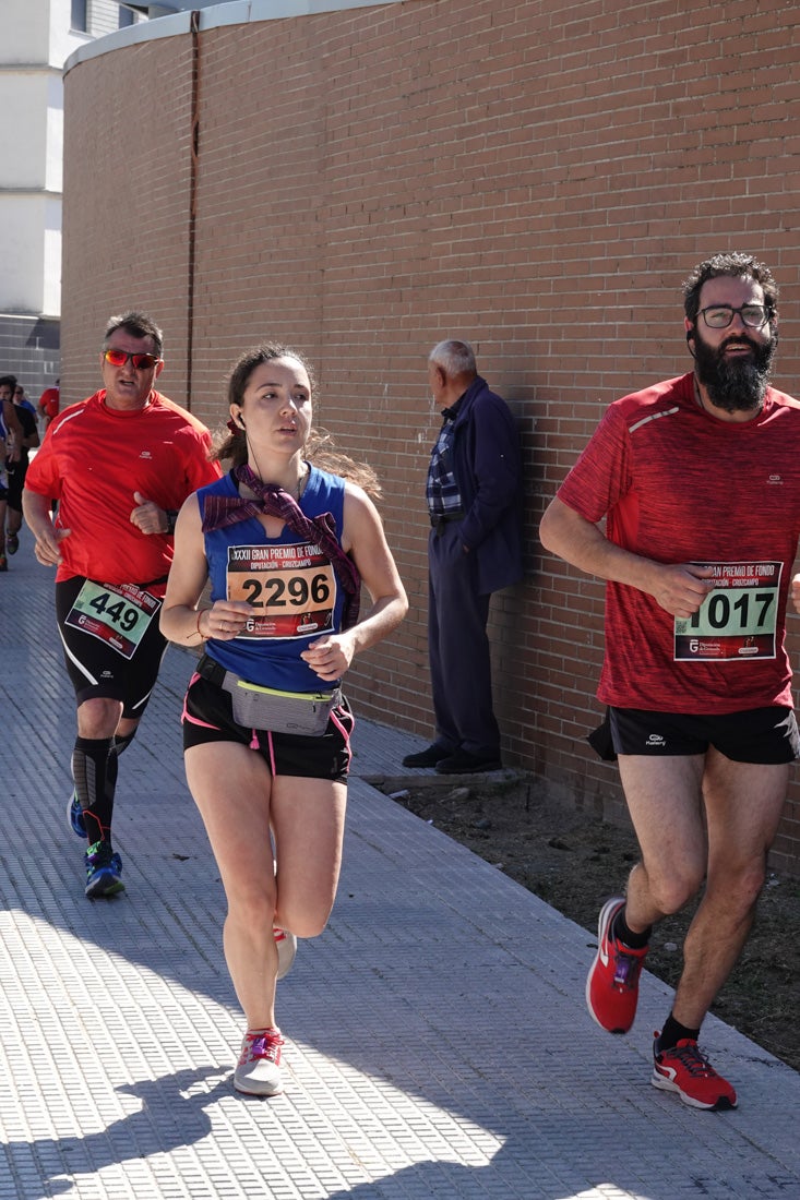 A algunos participantes parece que los 10 kilómetros del reccorido de la prueba de fondo de Loja se les hace leve a tenor de sus sonrisas y buen rollo. Otros en cambio parecen sufrir más o simplemente se concentran para disfrutar de la carrera.