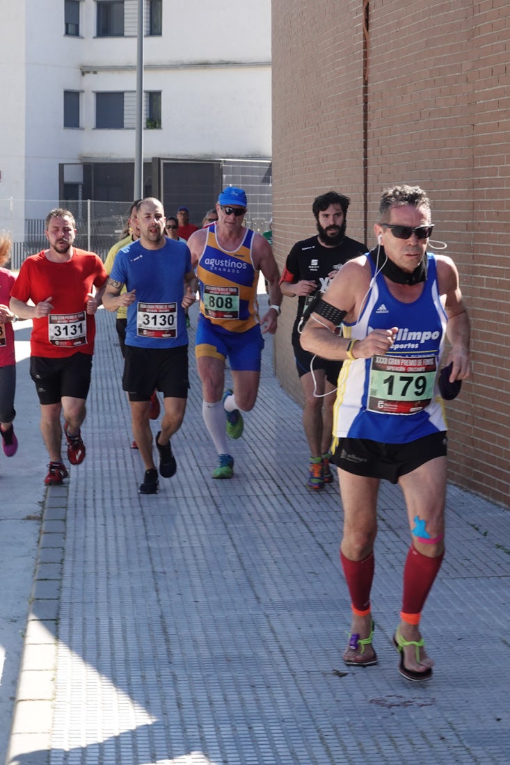 A algunos participantes parece que los 10 kilómetros del reccorido de la prueba de fondo de Loja se les hace leve a tenor de sus sonrisas y buen rollo. Otros en cambio parecen sufrir más o simplemente se concentran para disfrutar de la carrera.