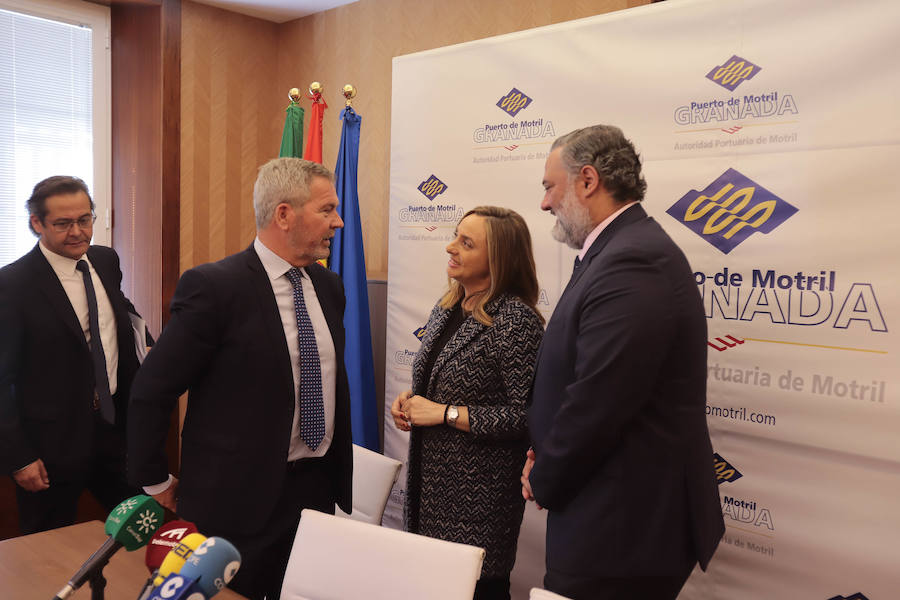 La consejera de Fomento visitó ayer el puerto de Motril, que ya tiene nuevo presidente