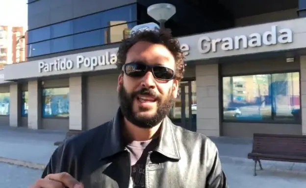 Spiriman deja 2.500 euros del ayuntamiento de Frailes en la sede del PP de Granada
