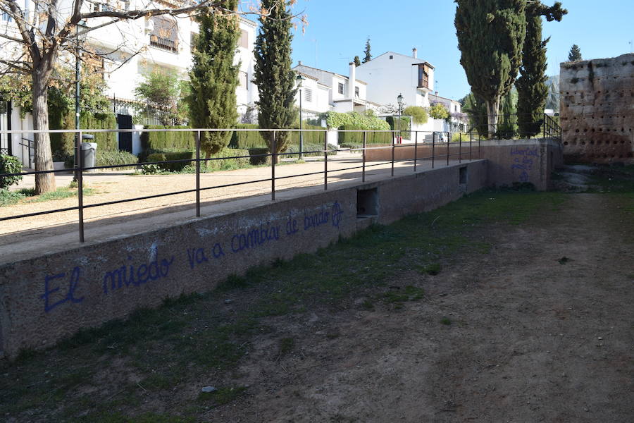 Algunos de los grafitis localizados en la muralla de la Alberzana, otros espacios del Albaicín y el Centro. 