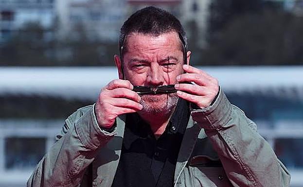 El director Enrique Urbizu presentó la segunda temporada de 'Gigantes'.