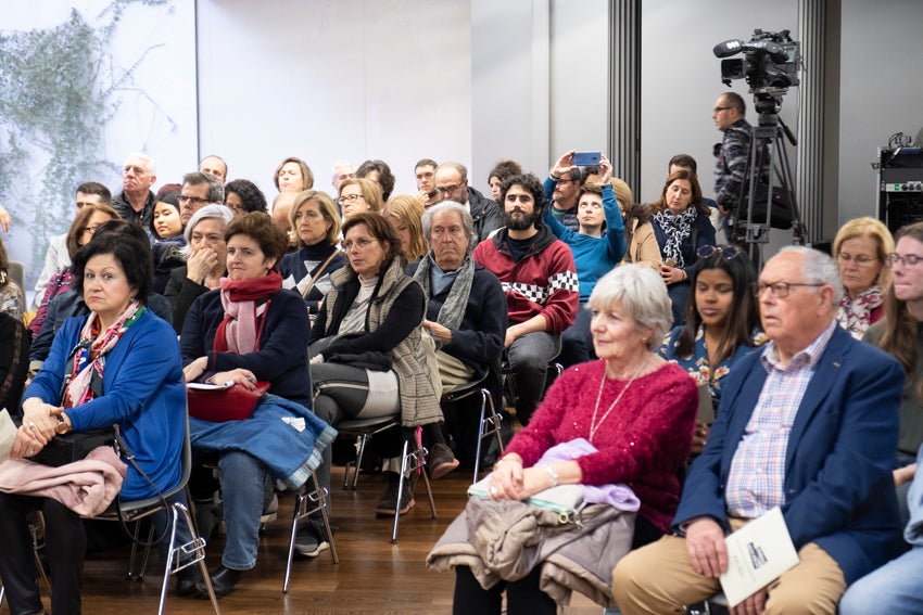 Granada se vistió de versos en un día en que casi 60 autores leyeron obras propias y ajenas en 25 establecimientos