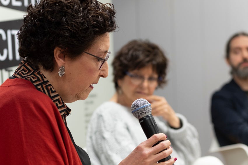 Granada se vistió de versos en un día en que casi 60 autores leyeron obras propias y ajenas en 25 establecimientos