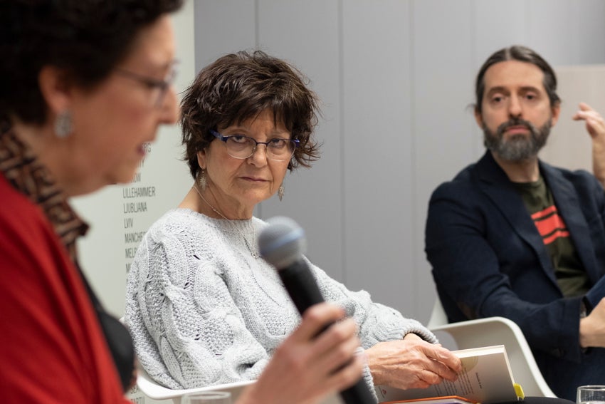 Granada se vistió de versos en un día en que casi 60 autores leyeron obras propias y ajenas en 25 establecimientos