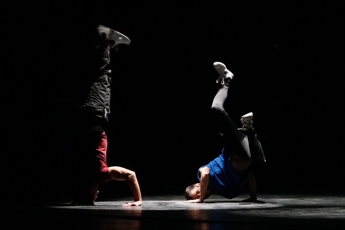 La compañía Sabor de Tango presentó ayer en el teatro Isabel la Católica, en el marco del 31 Festival Internacional de Tango, el montaje 'Tango break fusión' y 'El espectáculo'. También actuaron el cuarteto Proyecto Tamgú con 'Tango al sur' y el pianista Mariano Siccardi. El programa del Festival continuará hoy, a las 21.00 horas en el teatro Isabel la Católica, con Ecos de la XI Cumbre Mundial del Tango de Melilla con Eve Acosta (voz) y Pablo Giménez (guitarra)