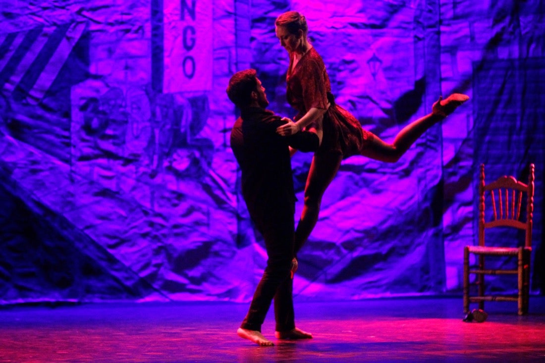 La compañía Sabor de Tango presentó ayer en el teatro Isabel la Católica, en el marco del 31 Festival Internacional de Tango, el montaje 'Tango break fusión' y 'El espectáculo'. También actuaron el cuarteto Proyecto Tamgú con 'Tango al sur' y el pianista Mariano Siccardi. El programa del Festival continuará hoy, a las 21.00 horas en el teatro Isabel la Católica, con Ecos de la XI Cumbre Mundial del Tango de Melilla con Eve Acosta (voz) y Pablo Giménez (guitarra)