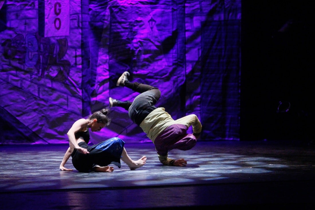 La compañía Sabor de Tango presentó ayer en el teatro Isabel la Católica, en el marco del 31 Festival Internacional de Tango, el montaje 'Tango break fusión' y 'El espectáculo'. También actuaron el cuarteto Proyecto Tamgú con 'Tango al sur' y el pianista Mariano Siccardi. El programa del Festival continuará hoy, a las 21.00 horas en el teatro Isabel la Católica, con Ecos de la XI Cumbre Mundial del Tango de Melilla con Eve Acosta (voz) y Pablo Giménez (guitarra)